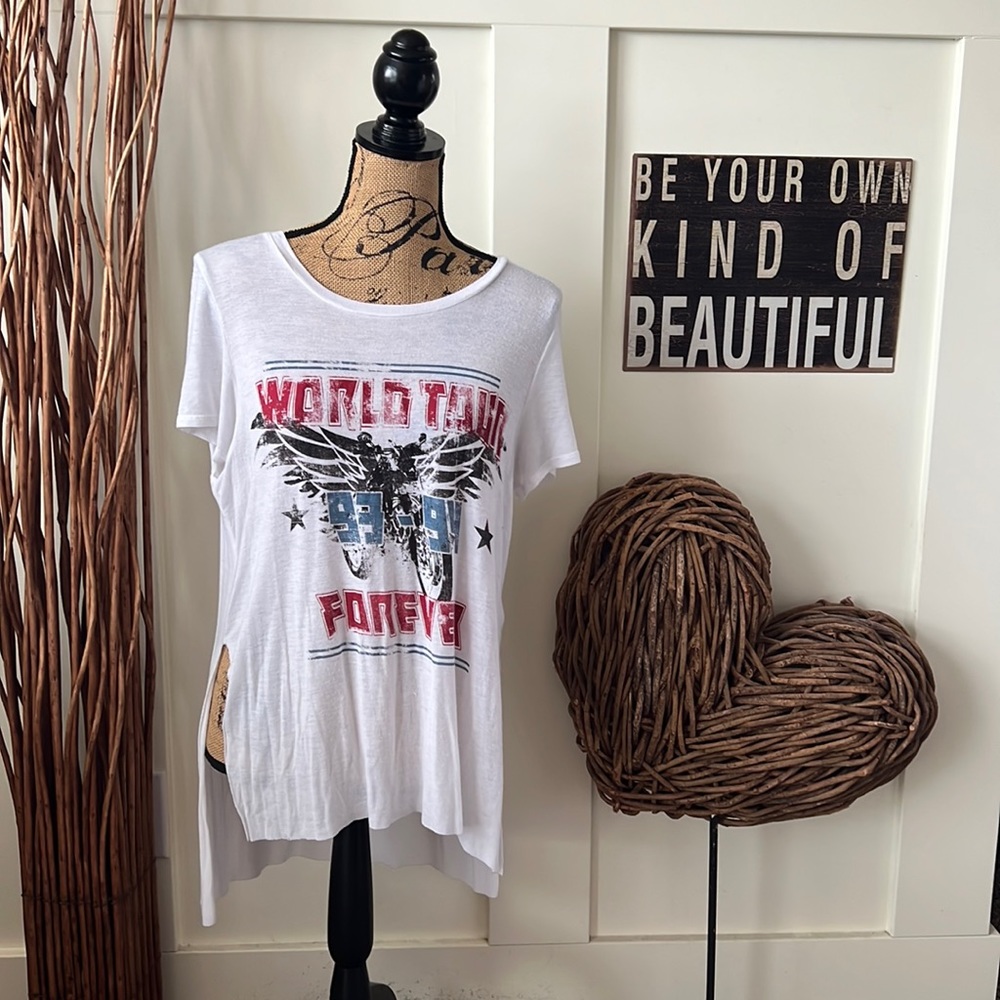 Rosie & Harlow White Graphic Hi Low Short Sleeve Tee